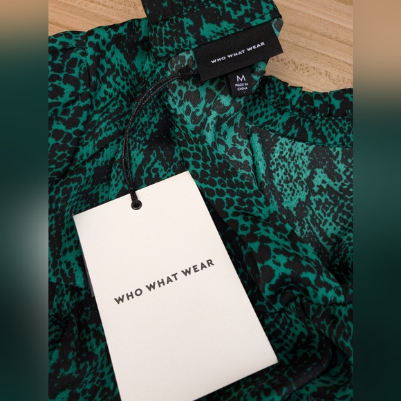 Who What Wear Green & Black Snake Skin Print Top Medium - Picture 12 of 12